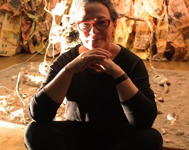 “BROTE: Todo se fragua en silencio”, exposición que presenta diseñadora Jeannette Baeza, en el Museo Regional