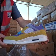 Aduanas incauta en Iquique 15 mil pares de zapatillas falsificadas de origen chino, cuyo destino final era Santiago