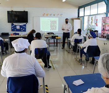 Dos egresados del Centro de Capacitación Laboral de Iquique, se incorporan a la Corporación Tarapacá