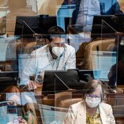Diputado Ramírez apoyó idea de legislar el quinto retiro, aunque «la pelea principal es contra sistema de AFP»