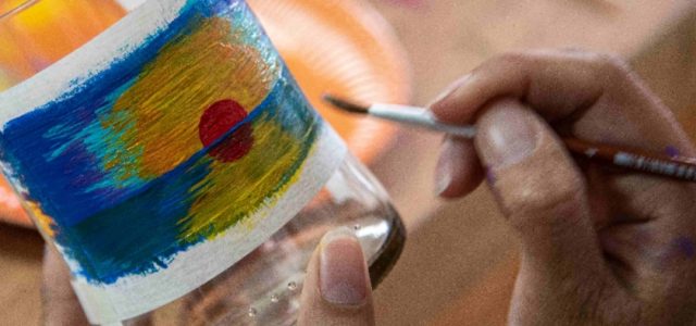 Artistas y diseñadoras locales dictarán talleres creativos gratuitos en la región de Tarapacá