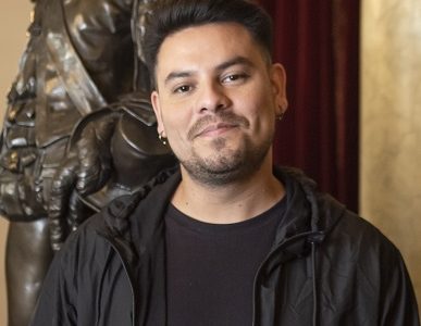 Experto del Teatro Municipal de Santiago dictará taller de vestuario escénico en Iquique.