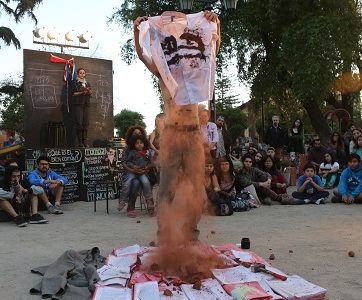 Profesores de la Universidad de Chile convocan a artistas teatrales de regiones a programa de formación gratuito