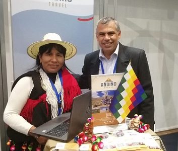 Alcalde Soria junto a operadores turísticos y emprendedores locales, presente en evento de promoción turística «Tarapacá es mi destino»