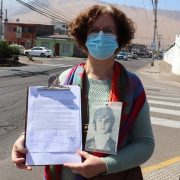 Leila, hermana de Michel Nash, el joven soldado que se negó a disparar contra su pueblo tras el golpe, pide al Ejército que le restituya su honor militar