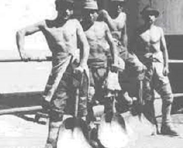 Sólo por pedir 8 horas de jornada diaria de trabajo, obreros fueron masacrados en la Coruña, hace 97 años.