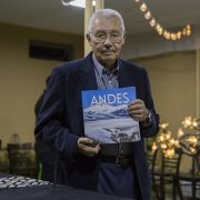 Libro “Andes” del profesor Sibulka invita a recorrer la belleza paisajística de la precordillera y el altiplano,  con su flora y fauna