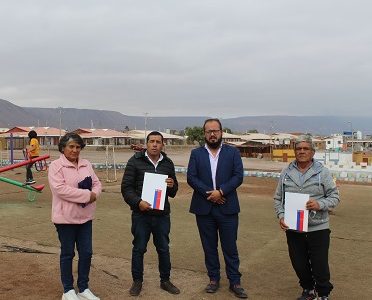 Seremi de Bienes Nacionales de Tarapacá entregó dos concesiones gratuitas destinada a habitantes de la Caleta Chanavayita