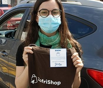 La Administración de la Zona Franca está entregando bolsas reutilizables para contribuir con el cuidado del medio ambiente