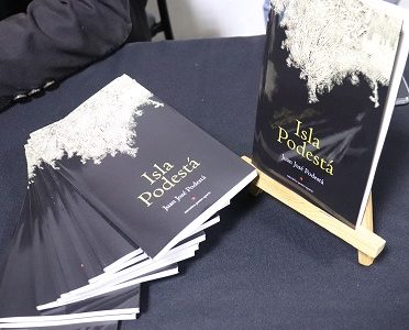 Entretelones sobre su última obra “Isla Podestá”, entregó escritor Juan José Podestá, quien entrelaza un relato imaginario y real