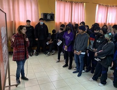 FIC Huantayaja presenta exposición histórica itinerante en escuelas difundiendo la minería de plata en Tarapacá