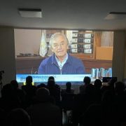 Fundación Crear reedita libro del sociólogo Juan Podestá e inaugura una placa recordatoria en su honor, en el salón principal de la entidad