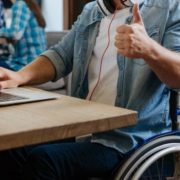 Sence abre cupos para programa Reinvéntate, que impulsa inclusión de personas en situación de discapacidad