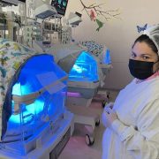 Joven madre dio a luz trillizos en el Hospital de Iquique. Los recién nacidos son Mateo, Florencia y Aurora