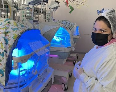Joven madre dio a luz trillizos en el Hospital de Iquique. Los recién nacidos son Mateo, Florencia y Aurora