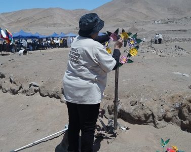 Entonación del himno del Perú y baile de Marinera, en homenaje y romería realizada al  Cementerio Peruano de Huantajaya
