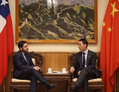 Modelo de desarrollo de Tarapacá presentó el gobernador Carvajal a Embajador de la República Popular China en Chile