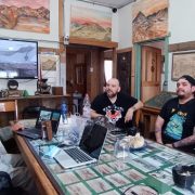 Cineasta chileno y equipo de arte que trabaja en película animada en torno a la vida en la pampa, recorrieron la Salitrera Humberstone