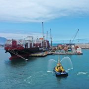 Nave Manzanillo Express llegó por primera vez a Chile y recaló en ITI y transferirá más de 200 contenedores