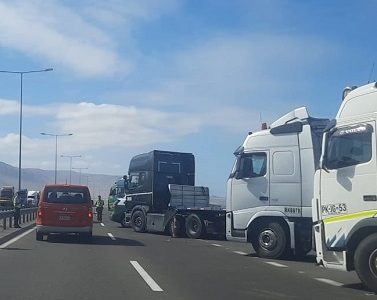 Partidos oficialistas se pronuncian sobre el paro de camioneros en la Macrozona norte y respalda al Gobierno