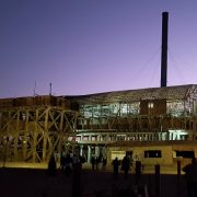 Al caer la noche se iluminó la planta de lixiviación de Santa Laura, con recambio de parte de su cubierta y reforzamiento estructural