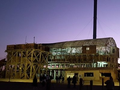 Al caer la noche se iluminó la planta de lixiviación de Santa Laura, con recambio de parte de su cubierta y reforzamiento estructural