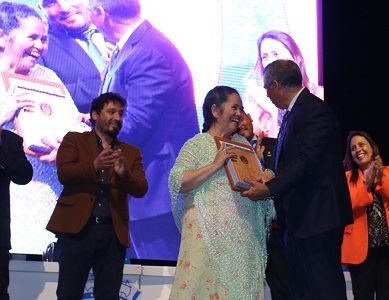 En sesión solemne con entrega de reconocimientos, Municipalidad del Iquique chileno, conmemoró 143 años