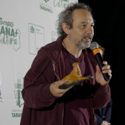 Actor Daniel Muñoz fue galardonado por su trayectoria al término del Festival Internacional de Cine en Iquique, realizado en Cavancha
