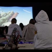 Espectacular jornada: Ante un público familiar en la playa Cavancha partió el Festival Internacional de Cine de Iquique