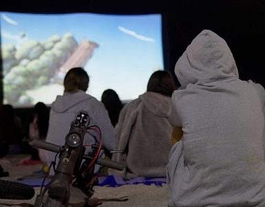 Espectacular jornada: Ante un público familiar en la playa Cavancha partió el Festival Internacional de Cine de Iquique