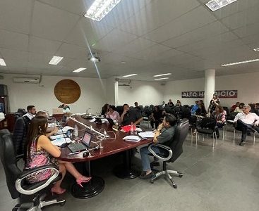 Aprueban suministro de lentes ópticos para el Departamento de Salud de la Municipalidad de Alto Hospicio