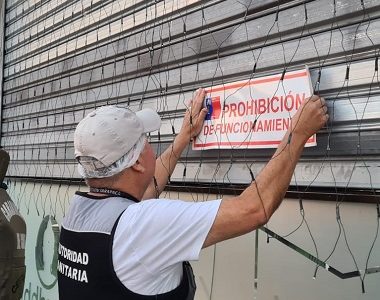 Dos concurridos locales de la Península de Cavancha, quedaron con prohibición de funcionamiento  por presencia de baratas