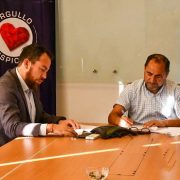 Alcalde Patricio Ferreira firma contrato de arriendo de nuevo colegio para Alto Hospicio, que ayudará a enfrentar falta de cupos en la comuna