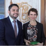 Gobernador Carvajal insistió a la ministra del Interior, Carolina Tohá, que exista una “puerta única” de ingreso en Colchane