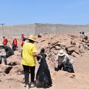 Dos toneladas de basura se recolectaron en campaña de limpieza realizada en Huantajaya, reuniendo a más de 50 voluntarios