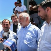 Alcalde Ferreira junto a concejales y vecinos piden a ministro de Vivienda Carlos Montes agilizar solución a problemas de socavones