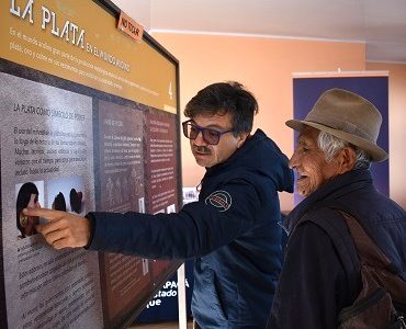Exposición itinerante “Huantajaya y la historia olvidada de Tarapacá” suma visitas en nuevos destinos de la región