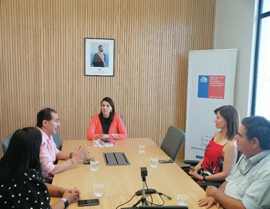 Ministra de Ciencia se reúne con equipo de Vino del Desierto, destacando el quehacer científico en el hallazgo de cepas patrimoniales