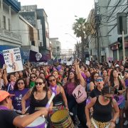 Multitudinaria marcha en Iquique, para conmemorar el #8M, Día Internacional de la Mujer