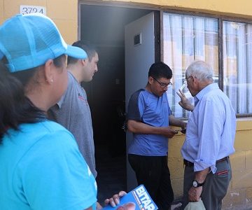 Ex senador Bitar realiza puerta a puerta por calles y pasajes de Alto Hospicio, para explicar propuestas y elecciones por una nueva Constitución