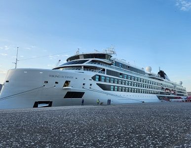 Crucero Viking Octantis realiza su primera recalada en Iquique, con 347 pasajeros. Aún se esperan arribos para esta temporada