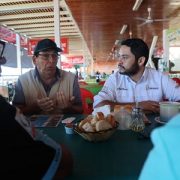 La necesidad de renovar las actuales embarcaciones de madera, a las construidas con fibra, plantearon  pescadores  de Caleta Riquelme, al Gobernador Carvajal