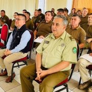 Defensoría dicta charla a Carabineros en Seguridad y Proceso Penal. Busca fortalecer respeto a DDHH en seguridad pública.