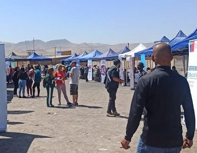 Feria de Oportunidades realizada en sector de campamento El Boro, Alto Hospicio, reunió a 15 servicios públicos y muchos pobladores
