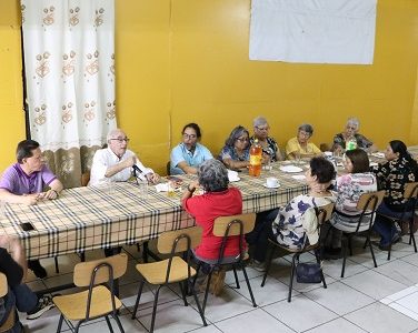 Bitar se reunió con vecinos de la Junta de Vecinos Central de Iquique y explicó en qué consiste el nuevo proceso Constitucional