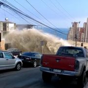 Con serios daños resultaron viviendas, afectadas por rotura de matriz en el sector sur de Iquique