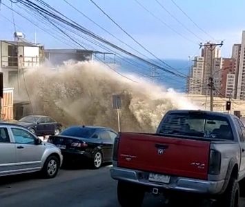 Con serios daños resultaron viviendas, afectadas por rotura de matriz en el sector sur de Iquique