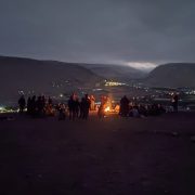Comunidades celebraron el Año Nuevo Quechua Inti Raymi en Arica, culminando en la cumbre de cerro sagrado