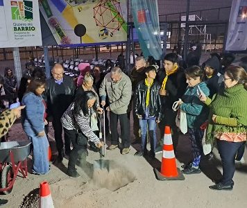 Ponen la primera piedra del Plan Maestro de Obras, en el barrio Nueva Esperanza de Alto Hospicio.