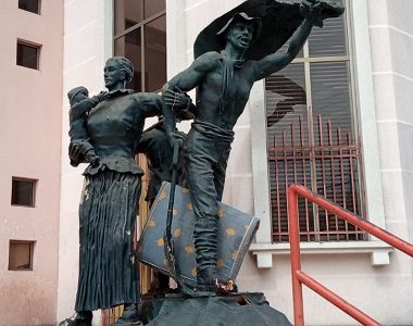 Monumento Pampino que estaba en Escuela Domingo Santa María, fue retirado para su restauración y posterior reinstalación. Destaca por su gran valor memorial